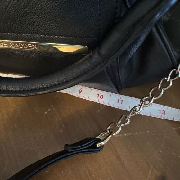 Steve Madden Elegant Black Leather Shoulder Bag - Picture 3 of 16